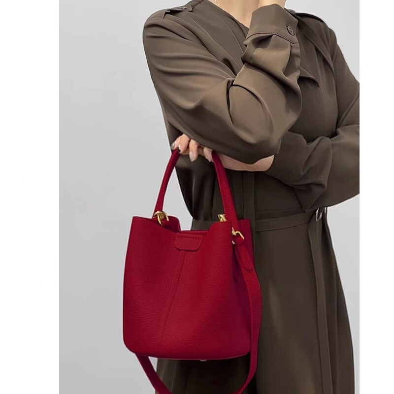 Red Bucket Bag 2025 New High-End Large-Capacity Bridal Wedding Bag Single Shoulder Crossbody Handheld Women's Bag Autumn and Winter