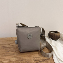 б���ŮС����ţ�򲼷�ˮ���Ě��|�μ�С����r�д������֙C����