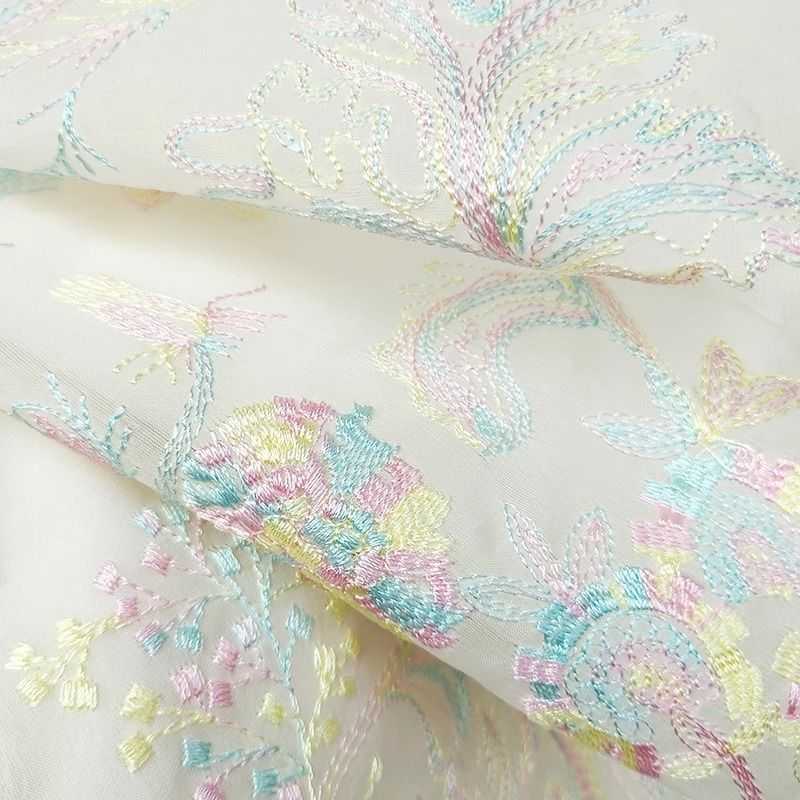 夏の女性のための白い新しい中国風の刺繍シャツ、超見栄えの良い、シックなレトロなラウンドネックボタン付きの軽い中国風のトップ|undefined