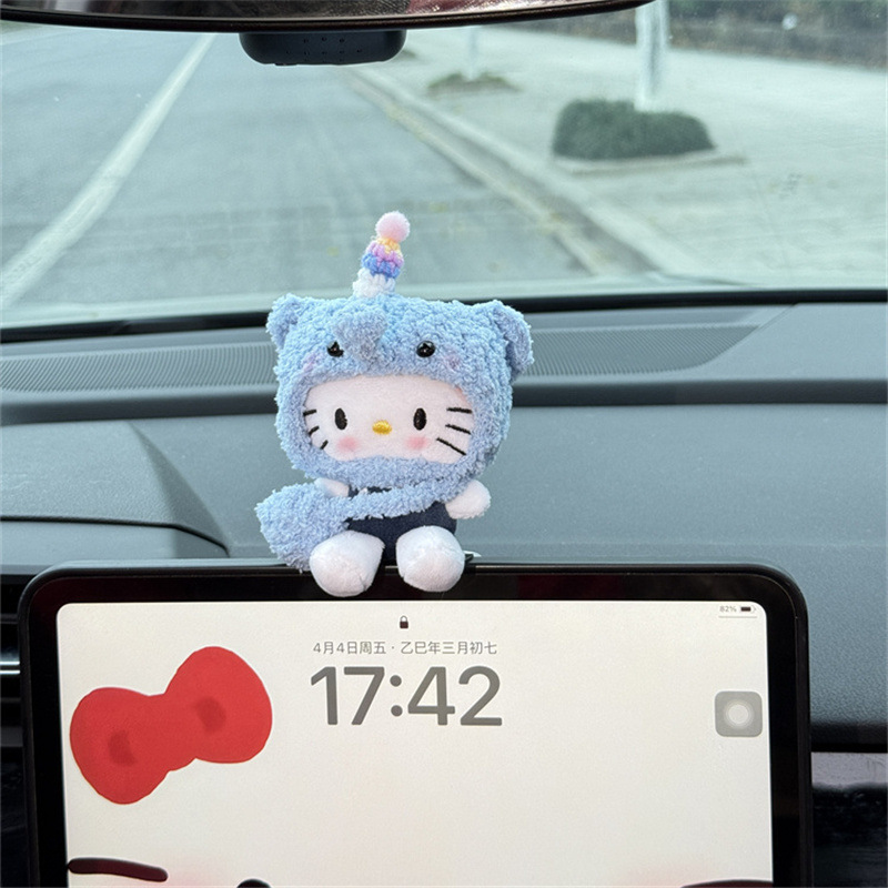 Carretera tiburón mujer mano gatita decoración de coche 2025 nuevo coche consola decoración interior muñeca de peluche