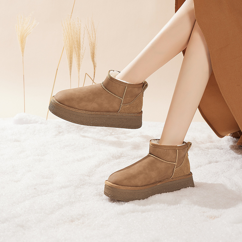 Botas de nieve de fondo grueso para mujeres 2025 nuevos zapatos de invierno perezosos con un pie de terciaria y pan de algodón grueso