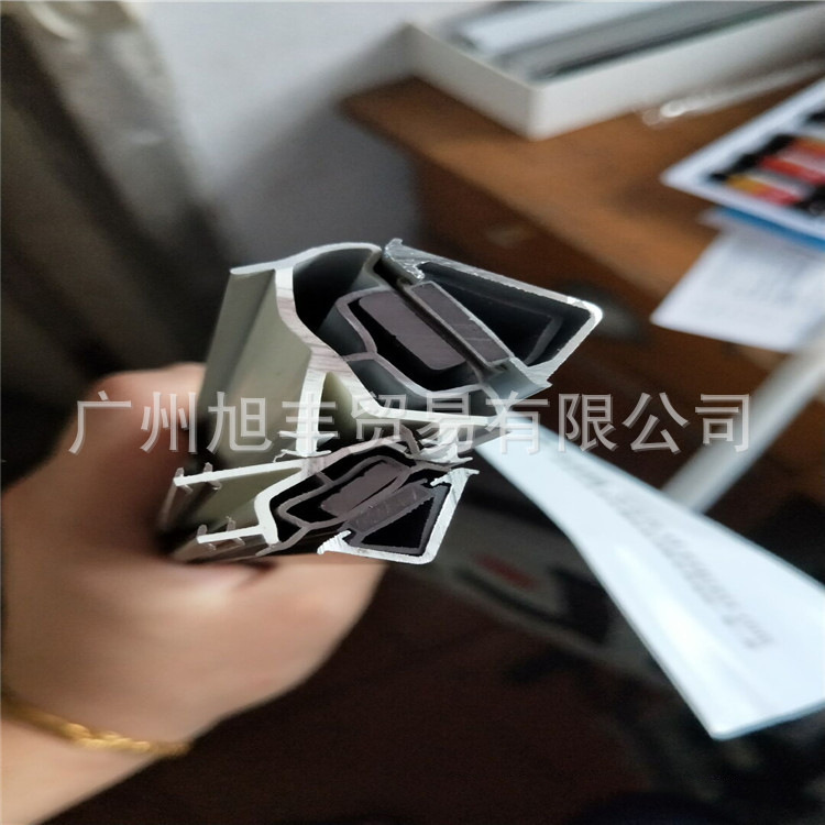 厂家供应木门磁吸密封条隔音密封条 静音磁吸胶条TATA木门专用