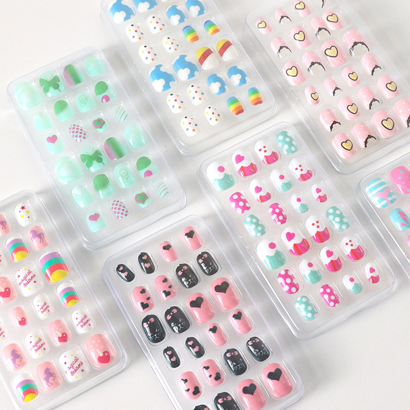 New Manicure Finished Nail Patches for Kidsren 24 Pieces Cartoon Heart Fake Nails Removable Full Nail Patches