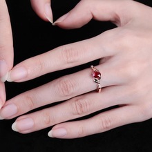 【红豆】仿鸽血红水晶镶钻石戒指女铜简约高贵典雅气质款个性高档
