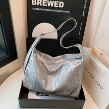 �羳С���n��朗l��������Ů�¿��s���ذ����e��ɫҸ�°�