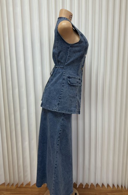 Completo donna in denim top senza maniche e gonna lunga con tasche_voghion.com