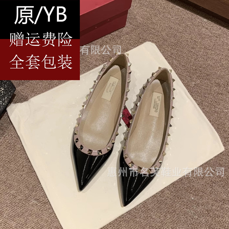 고급형 V 브랜드 리벳 슈즈, 포인티드 토 플랫 슈즈, 얕은 입구의 프렌치 스타일 싱글 슈즈, 다용도 캐주얼 여성화, 리벳 패션 슈즈