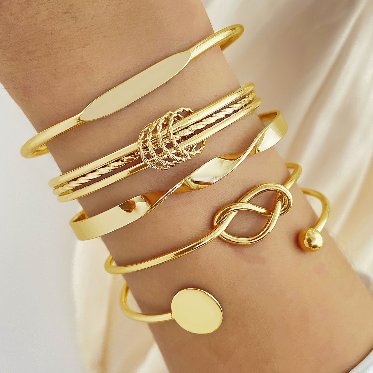 2PCS Minimalist Chain Fashion Mix and Match Open Bracelet Handpiece Layered Wearing Style Combination_voghion.com