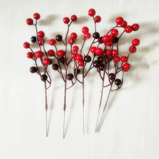 Новогодние красные ягоды из пенопласта для венка и DIY