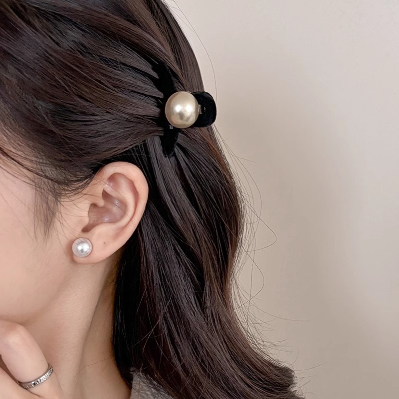 Temperamento de perlas de cabello de agarramiento de mitad de corbata de cabello de alta sensibilidad de la princesa frisa clips laterales trenzados mini clips de tiburón tocado