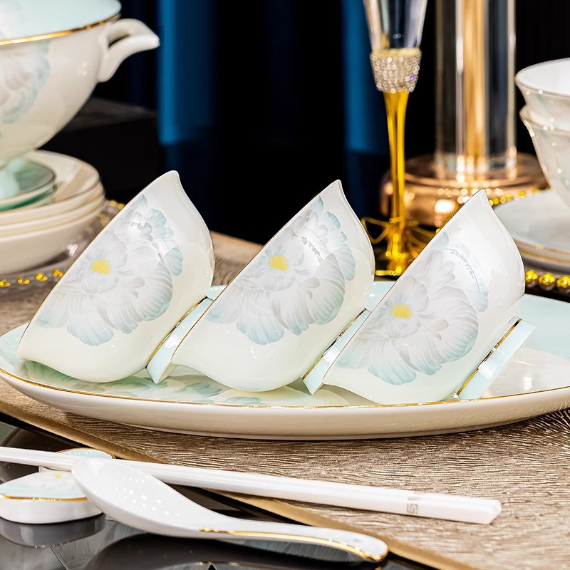 Jingdezhen Tianshan Snow Lotus 본차이나 식기 라이트 럭셔리 단순 고급 Underglaze 컬러 가정용 요리 접시 식기 도매