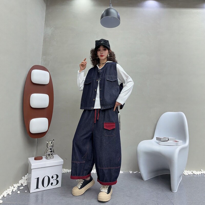 2026 new retro denim vest set for women, featuring a loose-fitting workwear-style vest and wide-leg pants, a fashionable and casual two-piece outfit