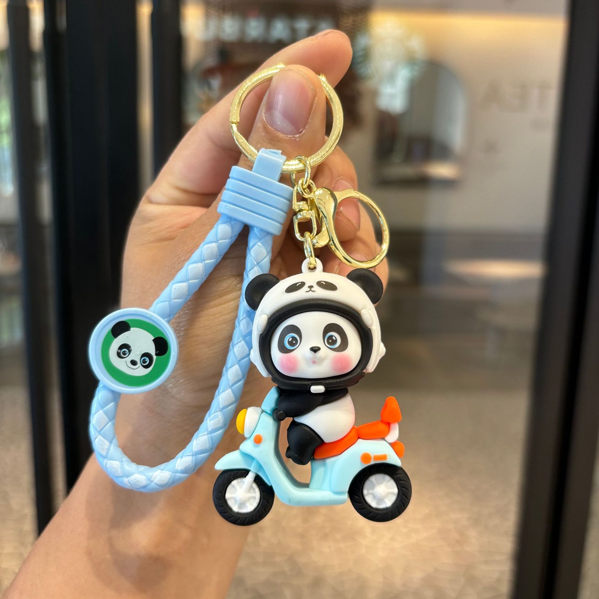 漫画のパンダの電気自動車のキーホルダーのソフトゴムの子供の自動車のキーチェーンの学生のかばんのペンダントの贈り物