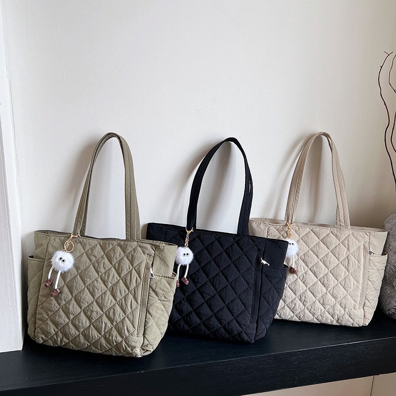 Women's Quilted Shoulder Bag Large Capacity Commuter Tote_voghion.com