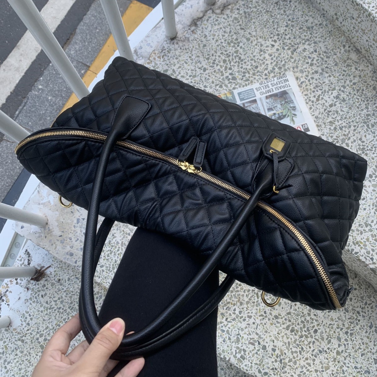 Soft Leather Quilted Travel Bag For Women, European & American Trendy Large Capacity Hand Luggage, Gym Bag, Shoulder Carry-On Bag - Thumbnail 2