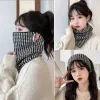 Black houndstooth (knitted)