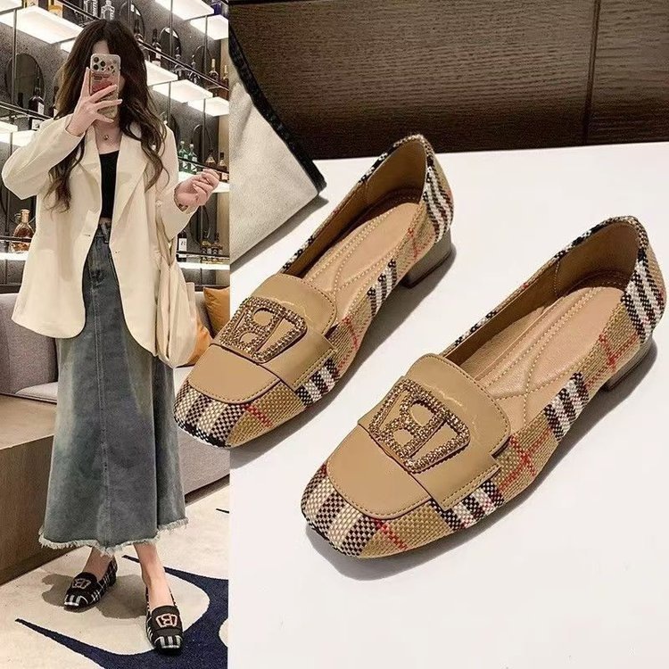 Xiaoxiang estilo de tacones altos de color para mujeres 2026 verano nuevo hebilla de metal de moda de tacones gruesos y superficiales zapatos individuales