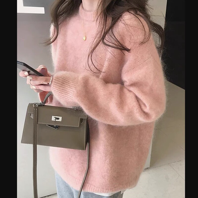 2024 New High-End Raccoon Velvet Cream Peach Pink Sweater for Women Winter Design Niche Lazy Style