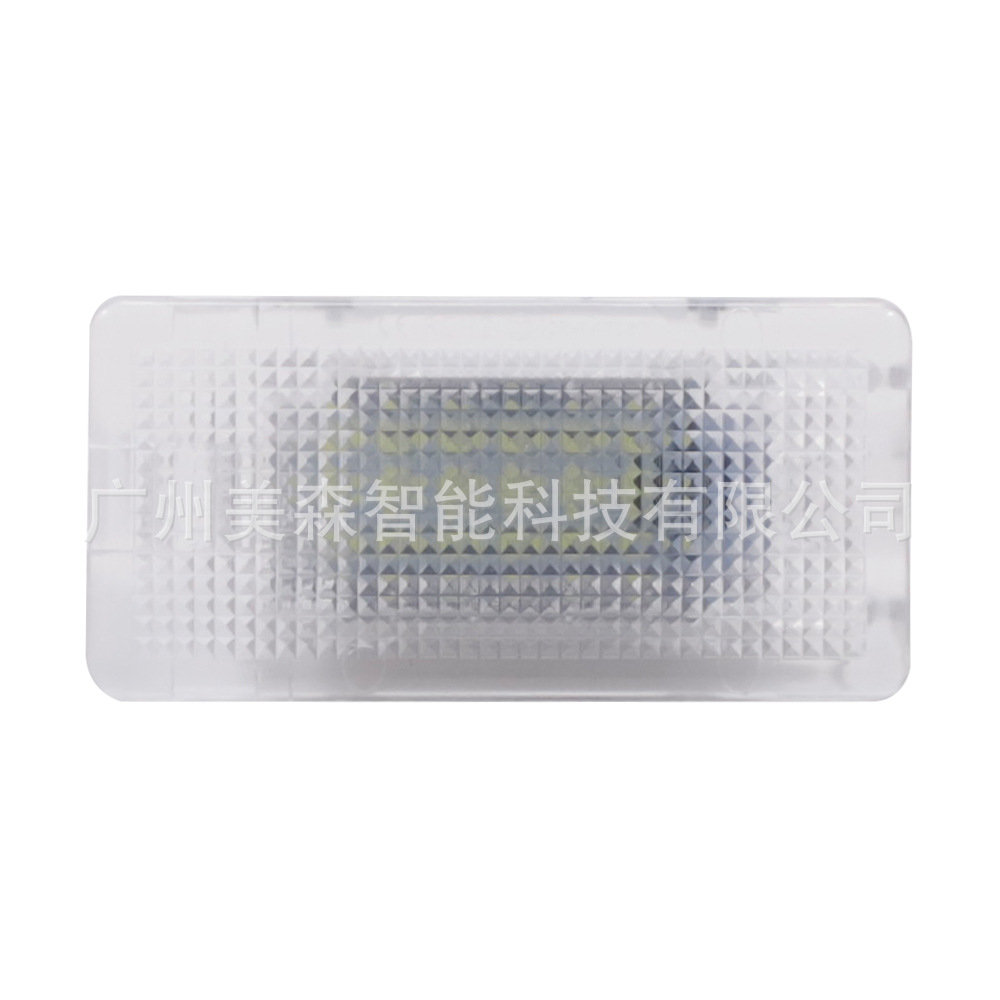 Directly supplied by the manufacturer, these are suitable replacement parts for BMW E39 transparent, always-on white LED license plate lights