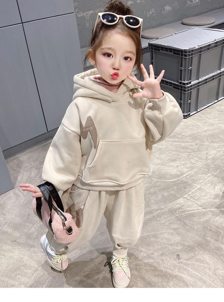 Plysjsett for jenter 2023 nye friterte gatehøst vinterklær barne- og guttesport fortykket genser_voghion.com