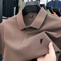 ポロシャツ男性半袖夏 2025 弾性ターンダウン襟ビジネストップスシンプルな通気性ニット Tシャツシャツ卸売
