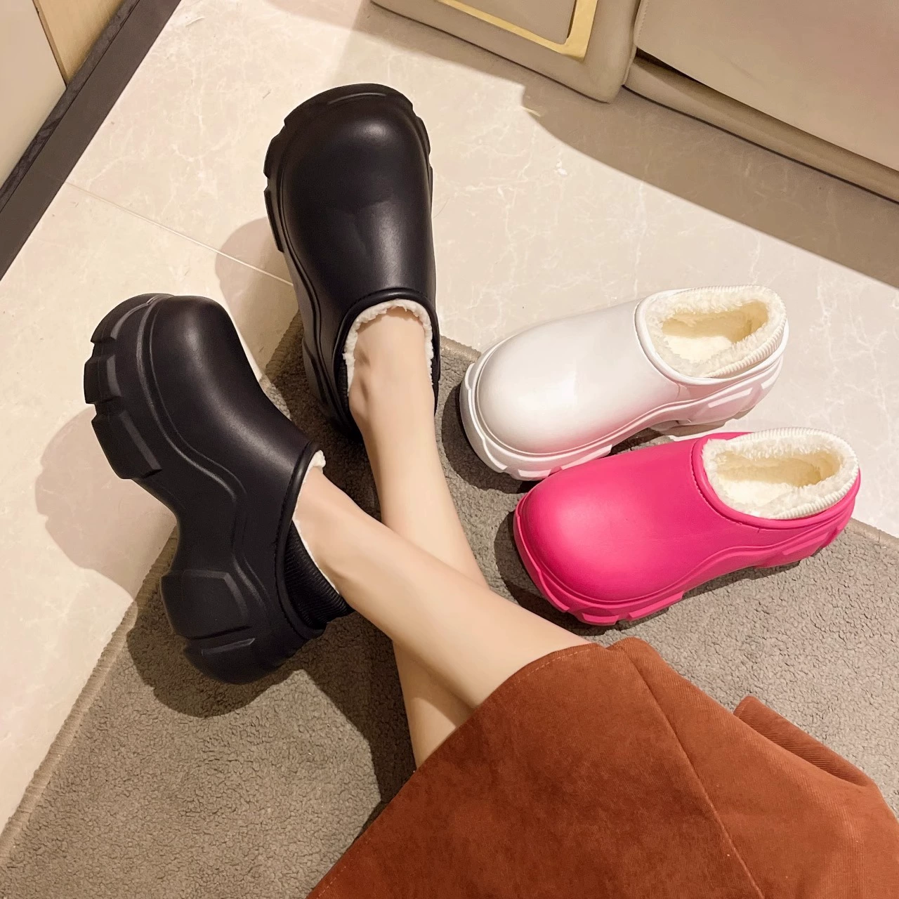 Очень толстые хлопковые тапочки с увеличенным вогнутым дном 2023 осень и зима Новые теплые Нескользящие водонепроницаемые модные домашние тапочки на флисовой подкладке в помещении