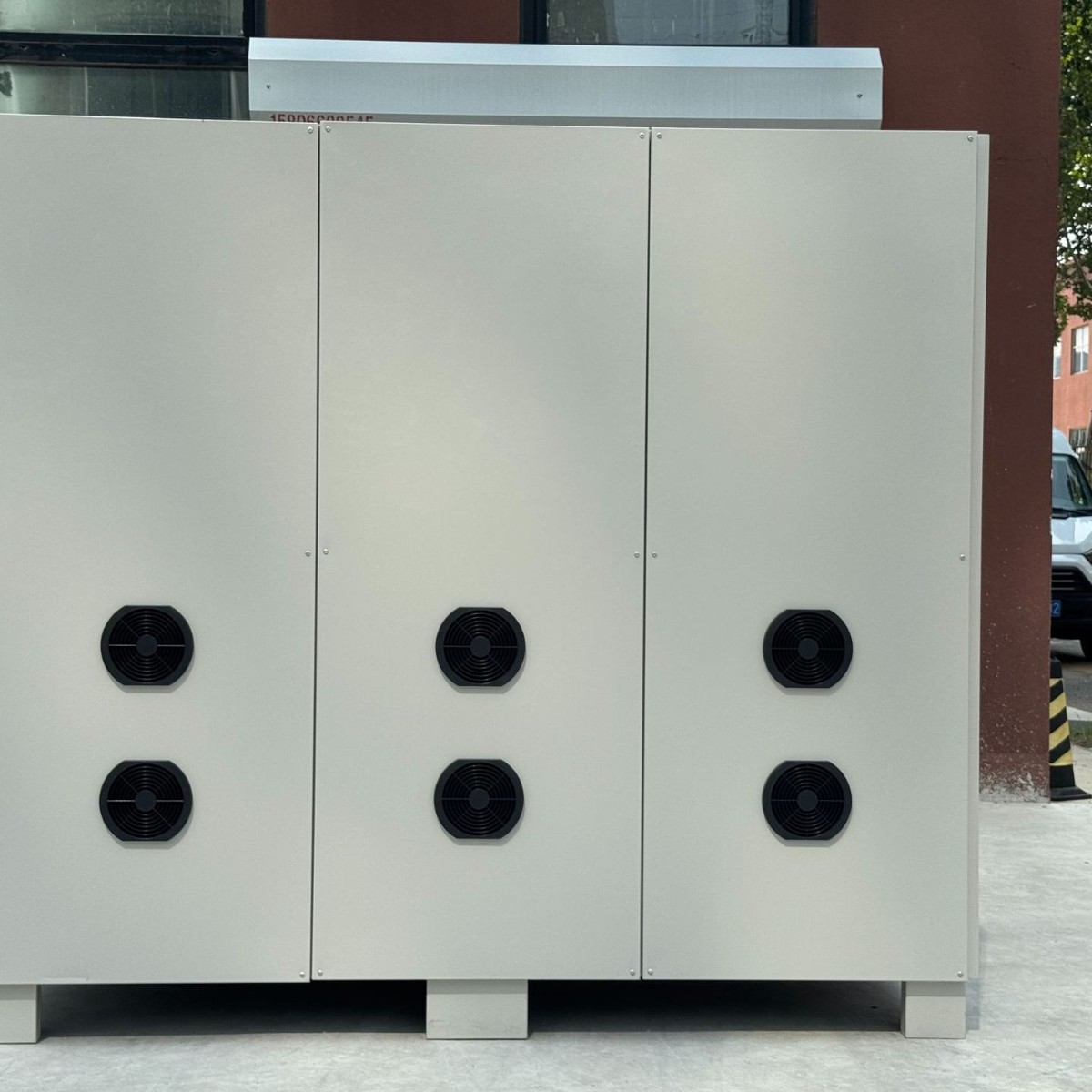 ŷ����˹����400KVA��Ƶ��Դ�����480V 60HZ�����Կ��ض�·��