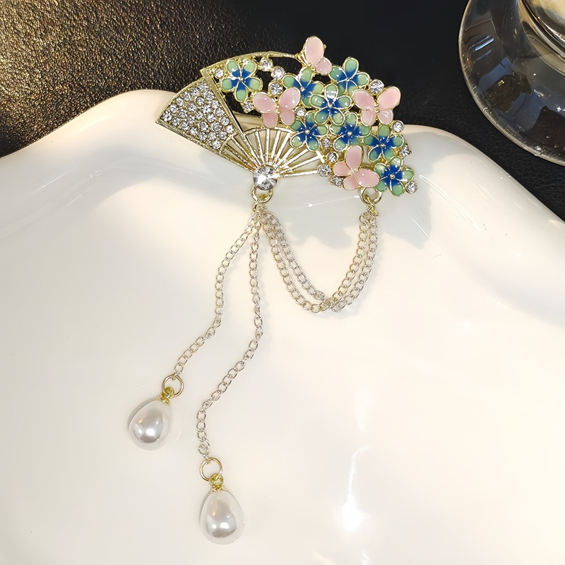 Chinese-Style Folding Fan Enamel Brooch with Rhinestones and Tassels, Vintage Qipao Coat Pin, Pearl Pendant, Butterfly Brooch Accessory