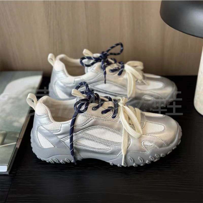 Zapatos deportivos transpirables de malla de verano para mujeres 2024 nuevos zapatos casuales de altura pequeña con suela gruesa Agan