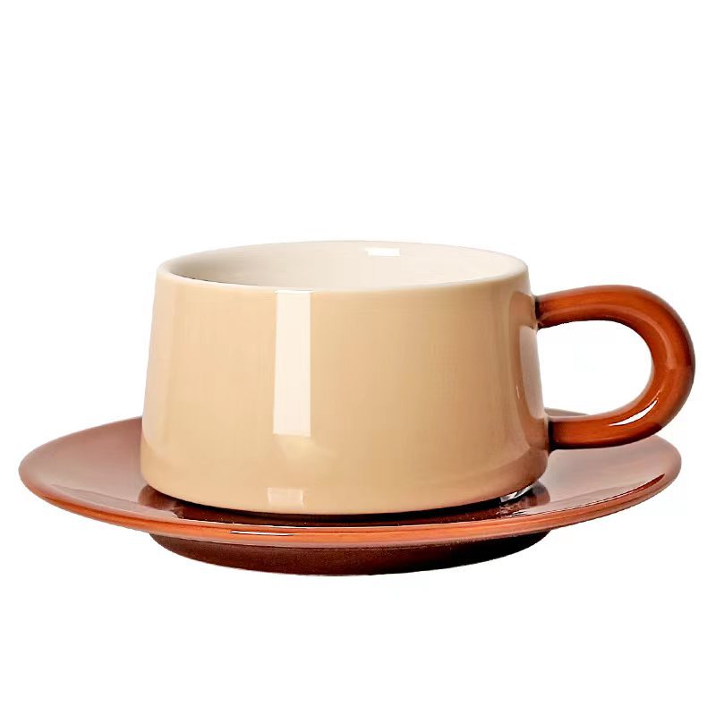 Juego de tazas de café de alta gama retro de nicho, tazas y platillos de cerámica creativos y exquisitos, tazas de café con leche de alto valor, tazas de té de la tarde