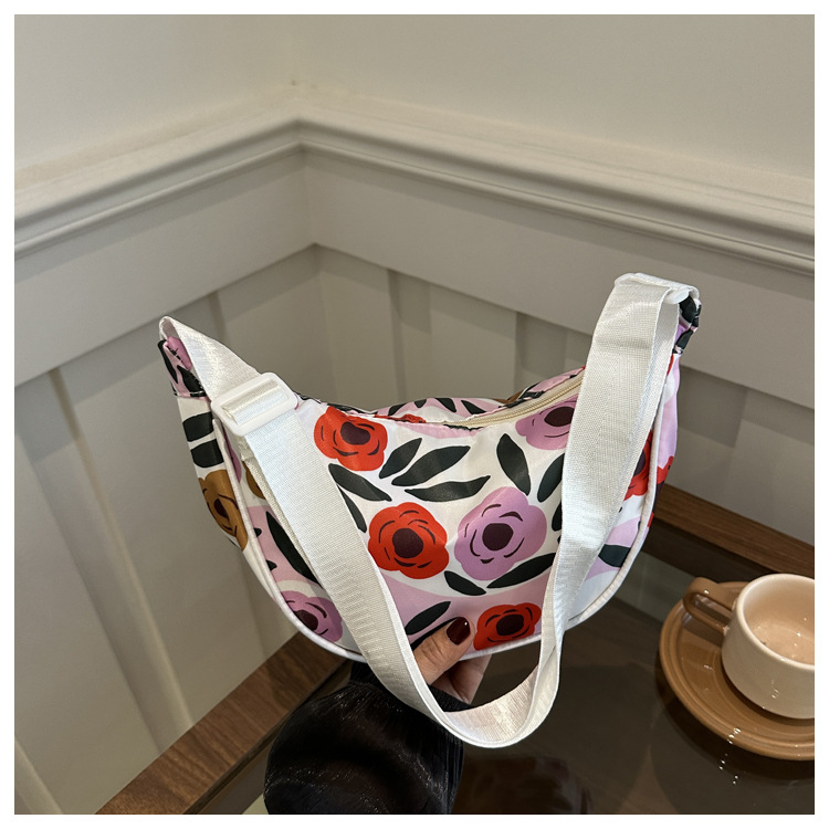 2025 Korean-style laid-back crossbody bag new versatile commuting dumpling bag, large-capacity commuting single-shoulder bag for women undefined