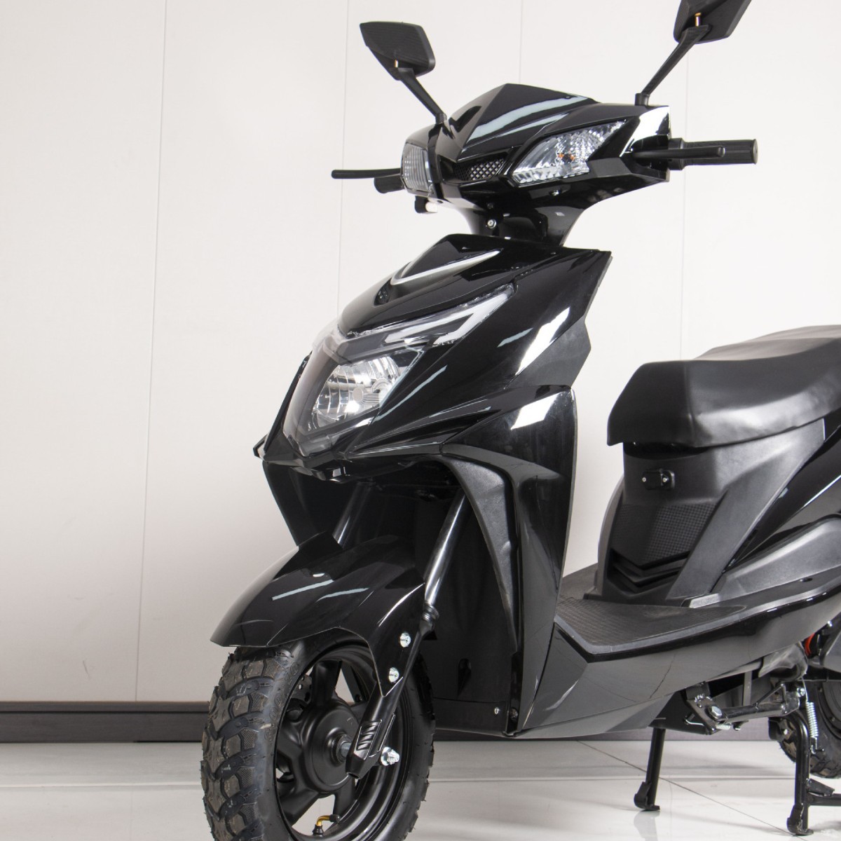 Bicicleta eléctrica para adultos, vehículo de dos ruedas de larga duración, especialmente para vehículos eléctricos, coche de batería de instrumentos digitales con barra protectora