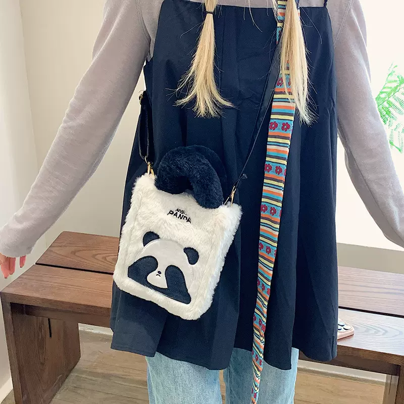 批发可爱熊猫毛毛小方包女外贸新款小众潮流毛绒包韩版质感斜挎包