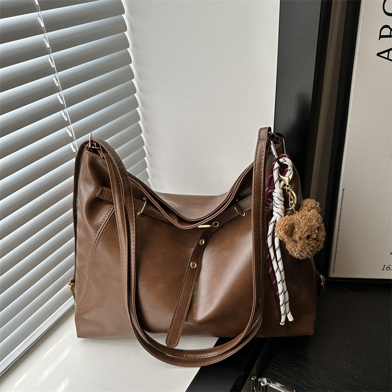 Mochila retro de alta calidad para mujeres otoño y invierno 2024 nueva moda moda bolsa de moda bolsa de mano bolsa de clase de gran capacidad