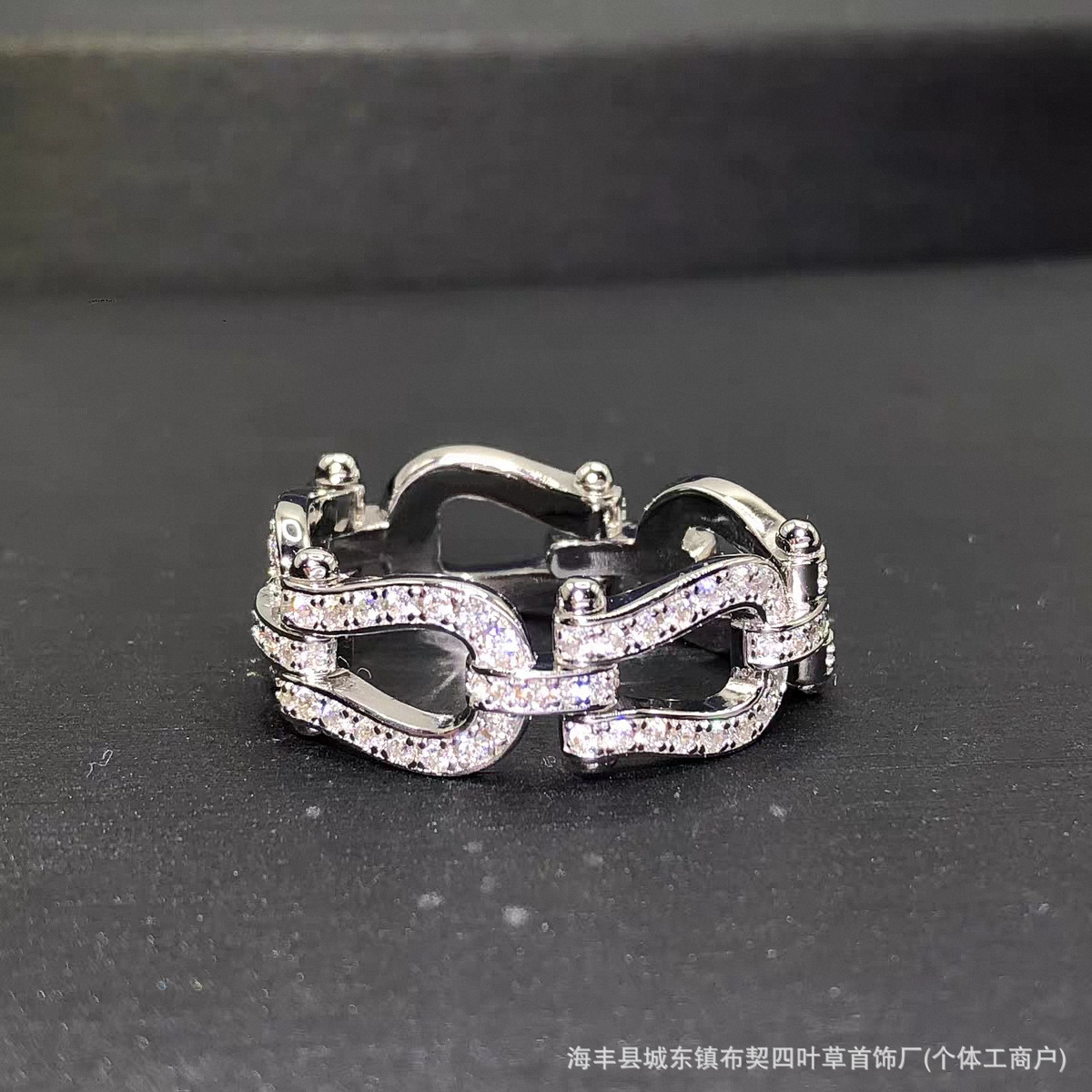 High-End Horseshoe Buckle Ring for Women, V-Shaped Gold, Finely Crafted Hollow Full Diamond Ring, Stackable, Fashionable and Elegant, Direct from Manufacturer