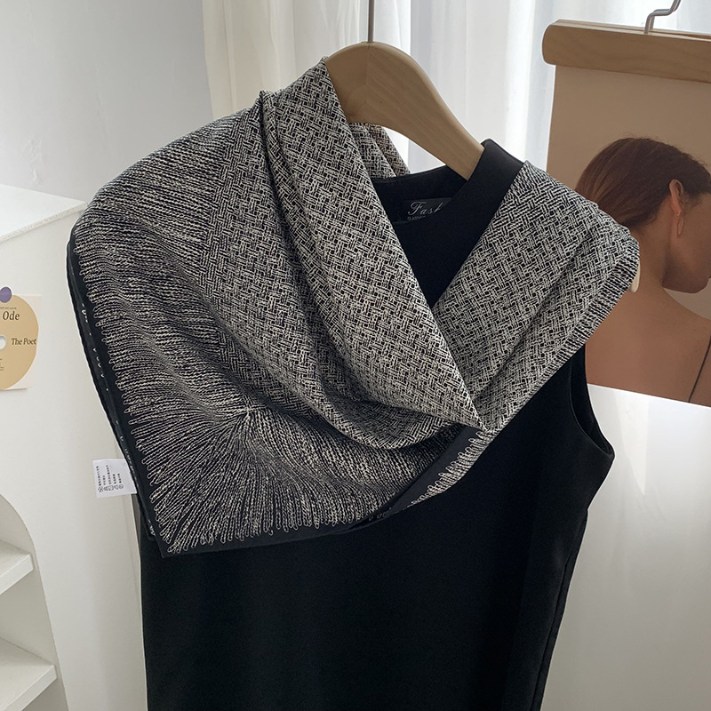 Bufanda de seda Bufanda cuadrada Sensación premium Nuevo color sólido Personalidad Todo fósforo Verano Habitación con aire acondicionado Protector de cuello Bufanda chal Bufanda al por mayor