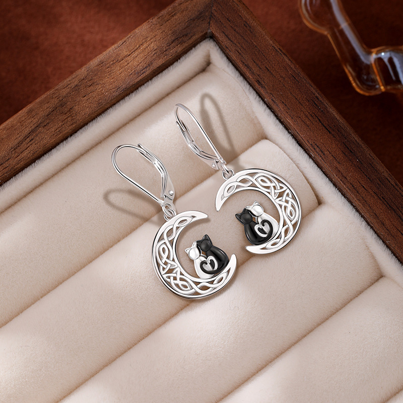 Europa y los Estados Unidos transfronterizos 925 plata esterlina dos gatitos huecos pendientes de luna nicho diseño de nuevos pendientes de alta calidad