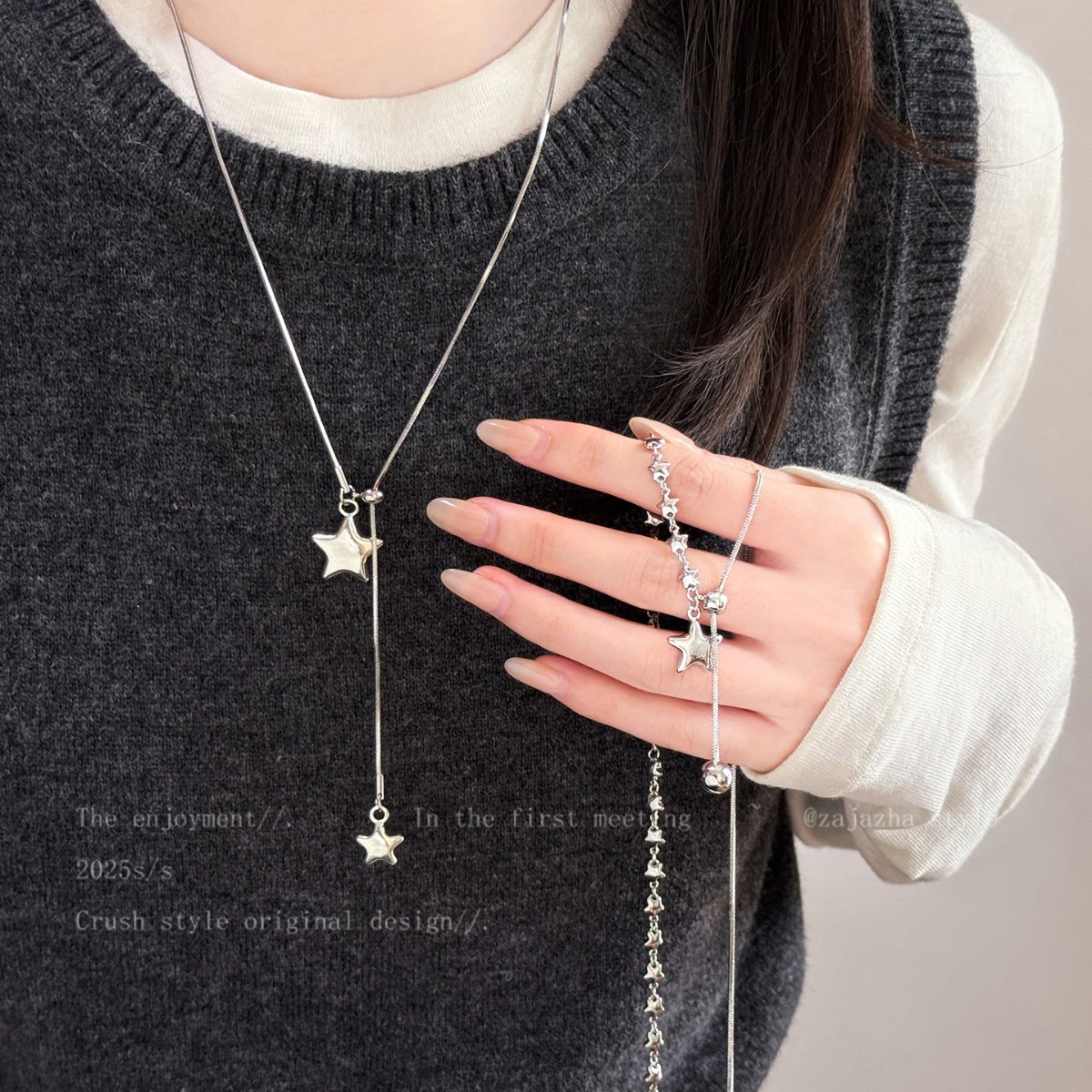 Collier long ajustable en forme d'étoile « Promenade dans la galaxie » pour femme, collection automne-hiver 2026. Pull polyvalent tendance._voghion.com