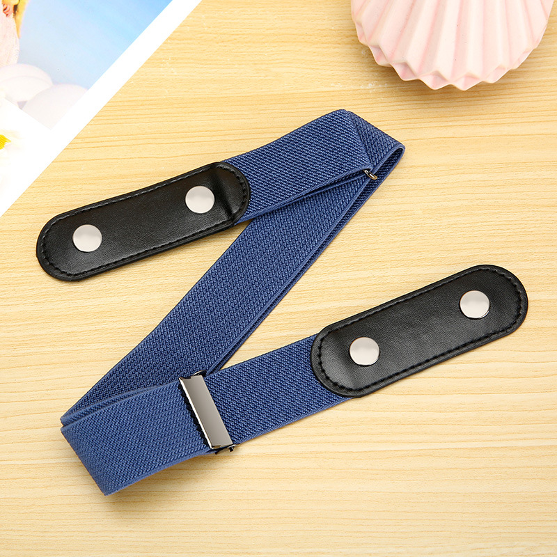 女性の隠れたズボンには、傷のない怠け者のベルトがあります。