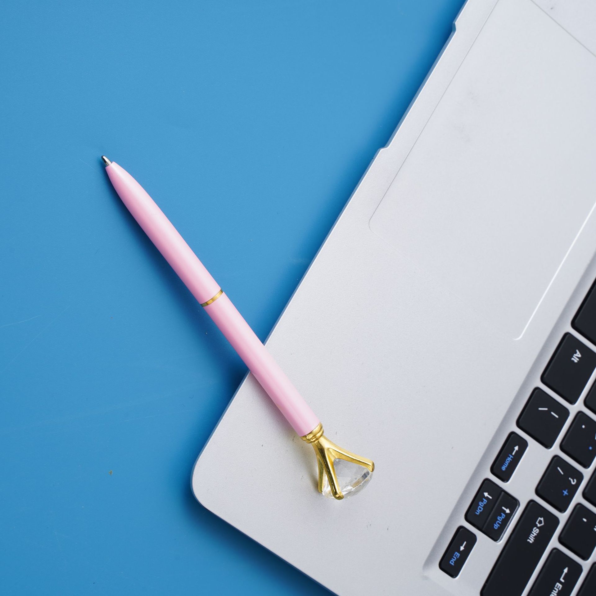 Fábrica al por mayor multicolor en stock bolígrafo de diamantes ins estilo Oficina pluma de metal Logotipo de impresión