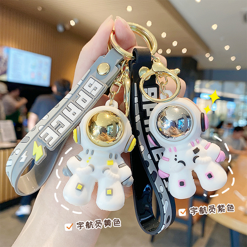 Dibujos animados cosmonauta astronauta astronauta muñeca llavero accesorios de automóvil creativos lindo bolso de pareja colgante regalo