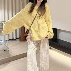 韩系慵懒风黄色斜肩长袖套头毛衣女秋季新款宽松显瘦露肩针织上衣