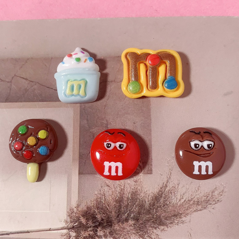Nuevos dibujos animados M frijoles helado diy accesorios de resina pegamento crema caja de teléfono móvil hebilla de zapatos colgante material de tocado, etc.