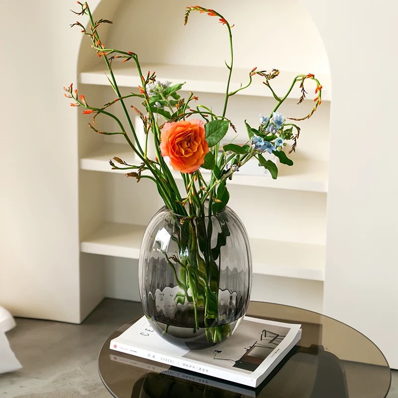 Vaso de vidrio transparente de alto valor de la vida de lujo moderno y simple, flor de lirio, dormitorio de bambú rico