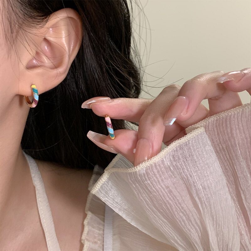 Bai Baihe with color drop glaze enamel circle earrings women's high-end feeling retro ear ring ear buckle 2023 new fashion