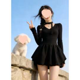 法式赫本风黑色连衣裙子女冬2026新款感气质内搭打底早春短裙