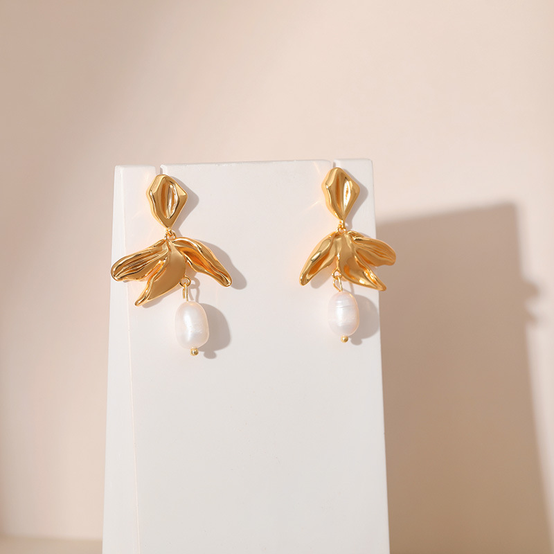 1 Pair Quantity Banquet, Daily, Date Occasion Imitation Pearl, Copper Material 1 Pair Baroque Style C Shape Geometric Flower Plating Imitation Pearl Copper 18k Gold Plated Drop Earrings
