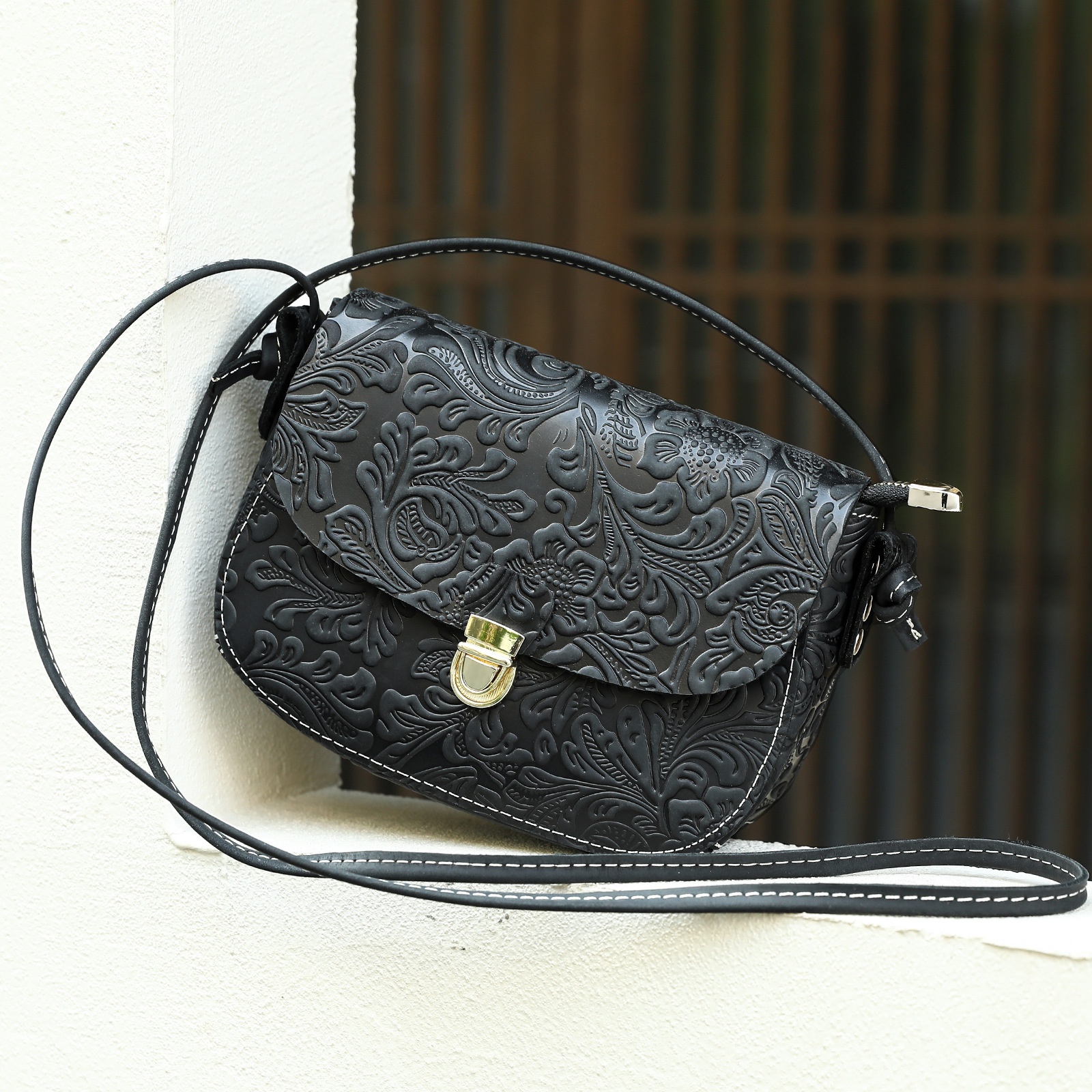 MASIWEI Crazy Horse Leather Vintage Embossed Shoulder Bag - Fashion Genuine Leather Women's Crossbody Bag with High-End Clasp - Thumbnail 8