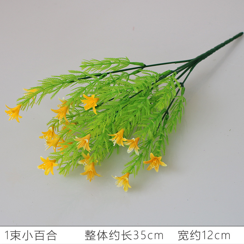 Ramo artificial pequeño lirio artificial flor artificial lirio pequeño mango paquete tela decoración flor arreglo flor suministro directo de fábrica