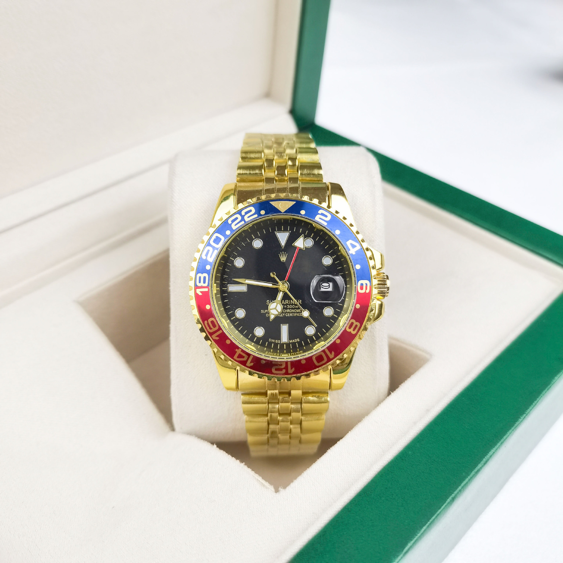 Four-pin coke circle, five baht gold, red and blue circle, black surface